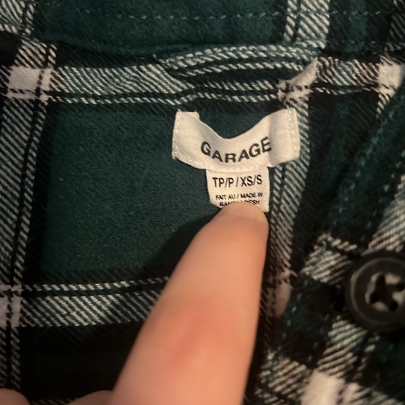 Green shirt - Picture 2 of 2